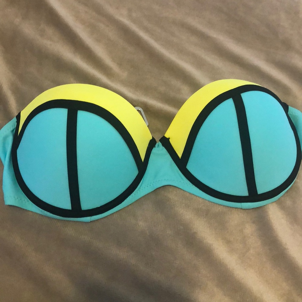Bikini - Picture 2 of 5